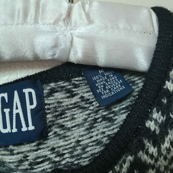 Vintage 90s Gap Wool Vest sz M Fair Isle Nordic Metal Clasp Front Mid Length - Picture 3 of 10